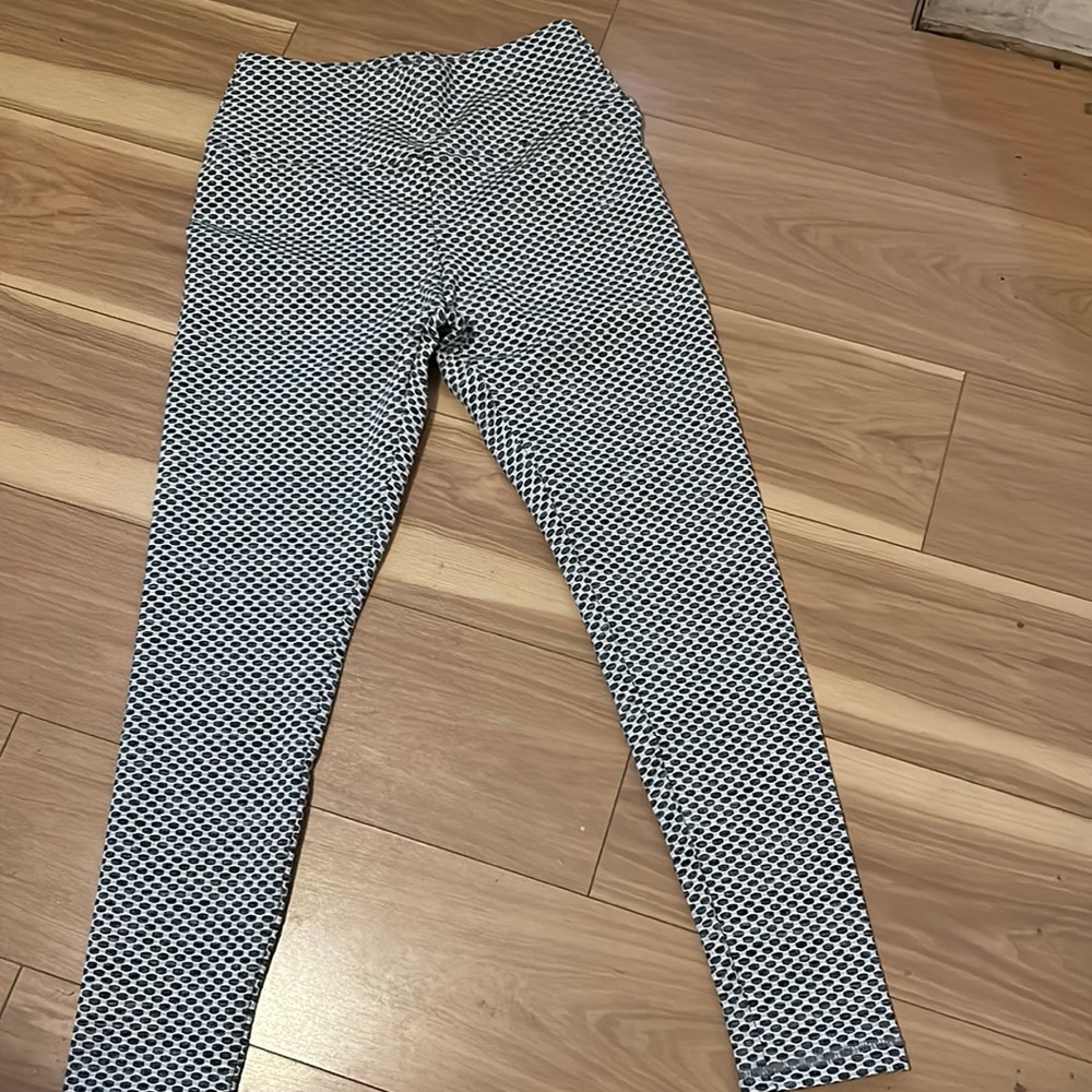 Size small Super cute leggings ( tik tok leggings)